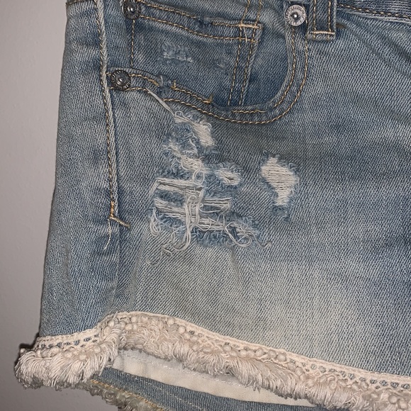 Light blue wash jean shorts from American Eagle - Picture 4 of 4